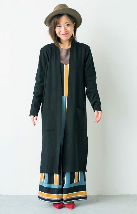 黒コート、帽子の女性