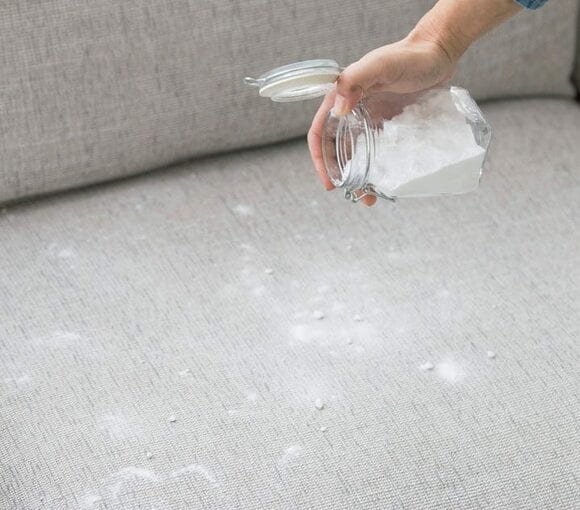 汚れた部分に重曹をかける