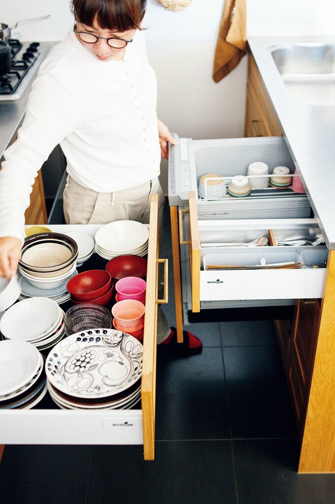 食洗機と引き出し収納を最大限まで開けてもぶつからない