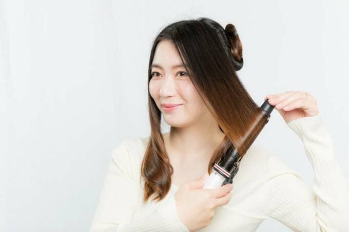 失敗しない大人の巻き髪 髪に跡がつかず ゆるっと仕上げるコツ Esseonline エッセ オンライン