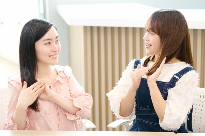 感想を話す読者2人