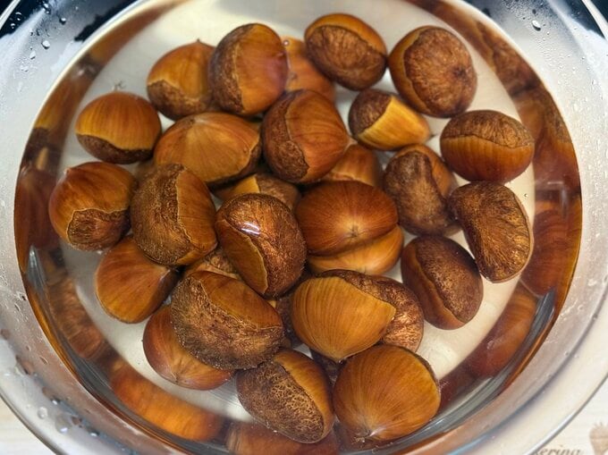 栗を水につけた画像