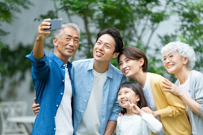 家族写真を撮る