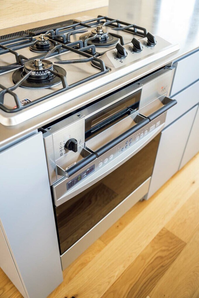 オーブンレンジを、レンジ下にビルトイン