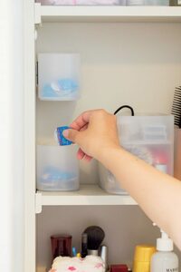 コンタクトレンズ入れ