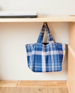 自分用は作業机の下につるし、出かける準備もパパッ