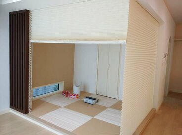 3.6畳のLDK内畳コーナーに、和紙のプリーツスクリーンを設置。子育て世帯が助かる間取りに