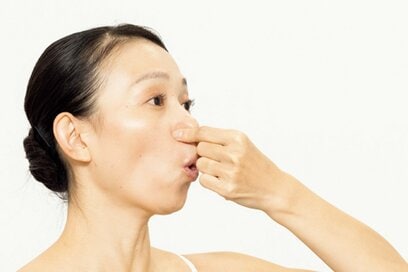 自宅でできる「脱・老け見えトレーニング」2つ。スッキリ小鼻＆頬のハリ感アップへ