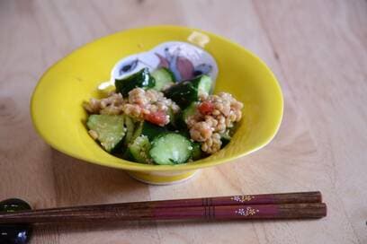 納豆が手軽な副菜に！キュウリやみそと組み合わせて満足