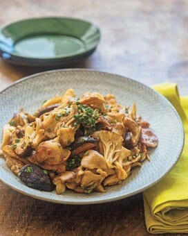 ご飯が進む「茶色いおかず」！キノコとカリカリ豚のニラダレのつくり方