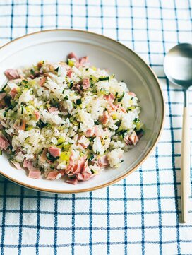 冷凍ご飯でつくるおしゃれ混ぜご飯。冷蔵庫にあるものでパパっとつくれる
