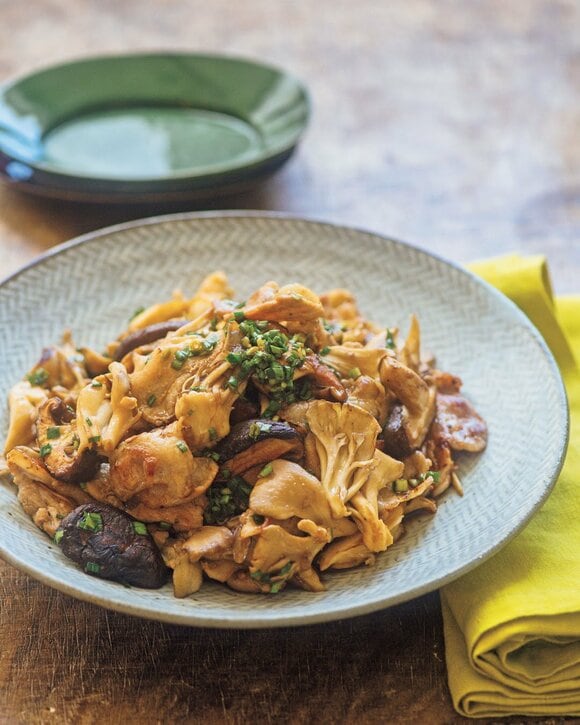 キノコとカリカリ豚のニラダレ