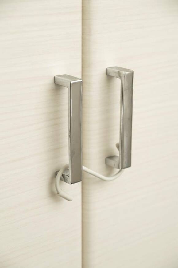 観音扉にS字フック