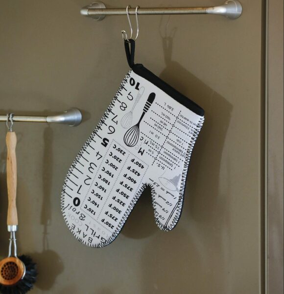 薄手で握りやすいメジャーつきのミトン