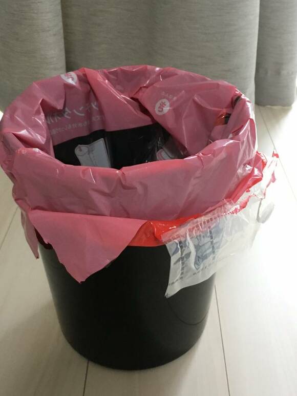 ゴミ箱にキッチンペーパーの袋をセット