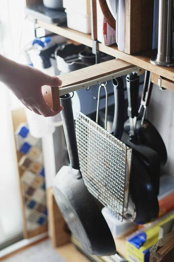 調理器具をつるすレール