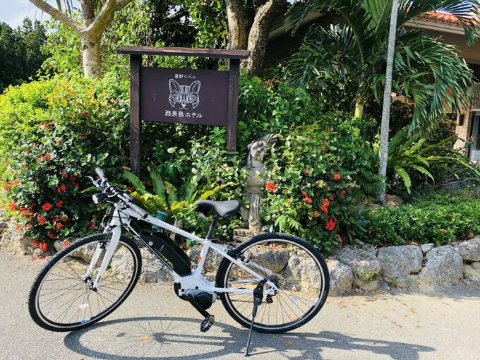 看板と電動自転車