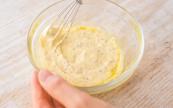 調味料を混ぜる