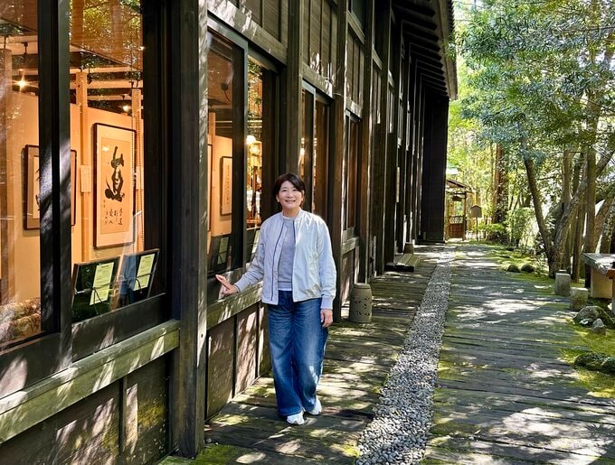 時習堂の前でとってもらった写真