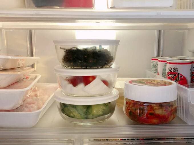 冷蔵庫に積み重ねて収納