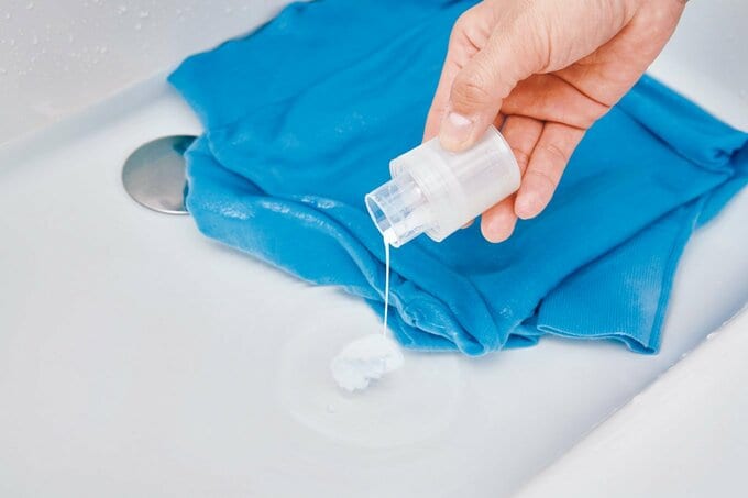 最後のすすぎの湯には柔軟剤を溶く