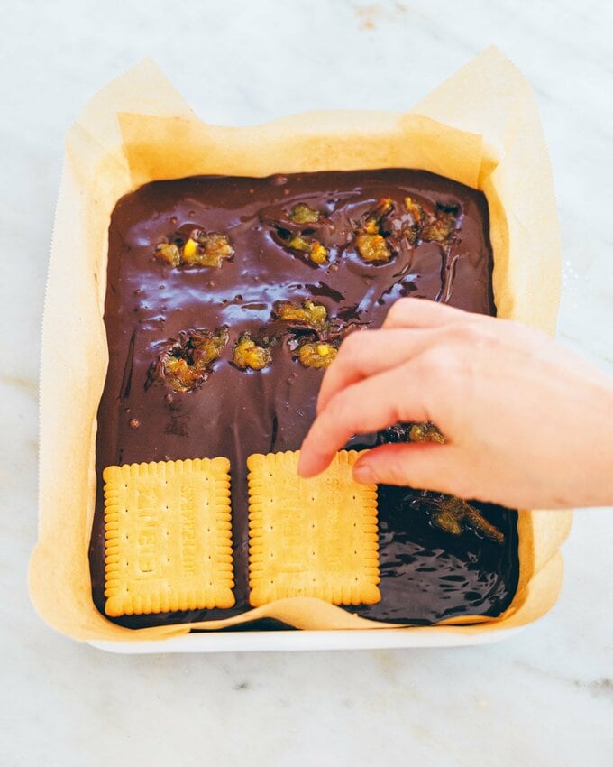 ビスケットを載せる