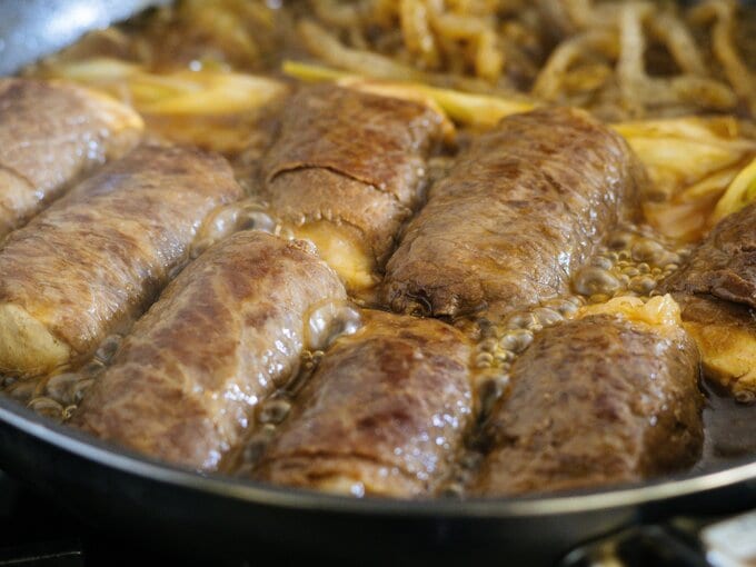 牛肉巻きをフライパンで加熱