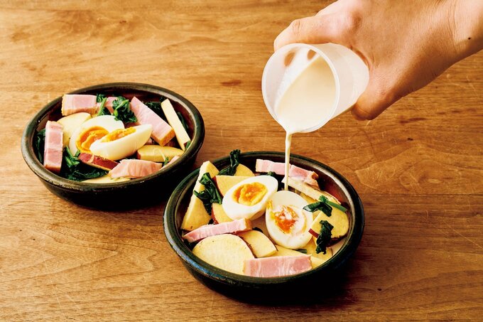 具に生クリームと牛乳