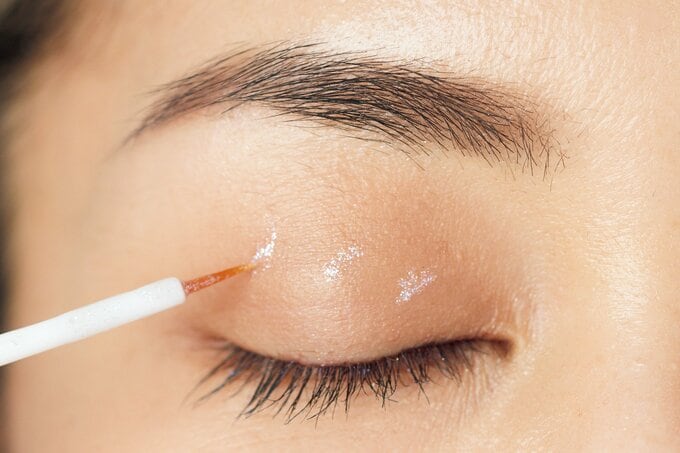 リキッドライナーを重ねる