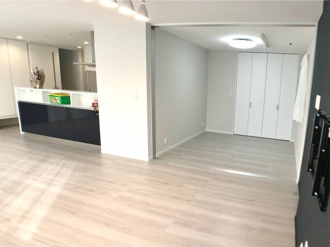 リビングに接する洋室