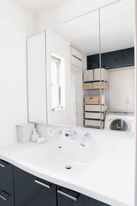 ものを出しっぱなしにせず、“隠す”収納を徹底2