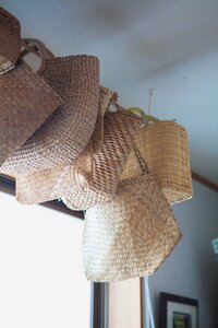 使い終わったカゴはつるして保管します