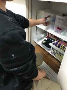 白いケースにラベリング