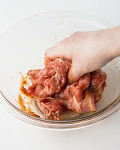 調味料をもみからめておく