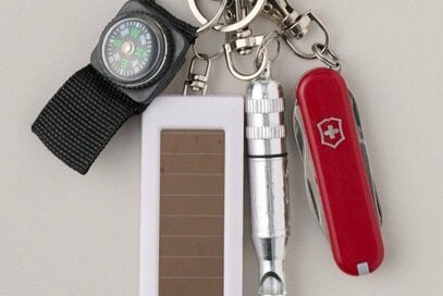 地震でがれきに閉じ込められたとき「まずやるべきこと」。がれきを動かす、大声を出すのはNG