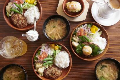 ちょうどいいボリュームでいろいろ楽しめる！話題のハンバーグセット