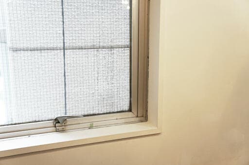 金属部分や扉、窓枠などのペイント