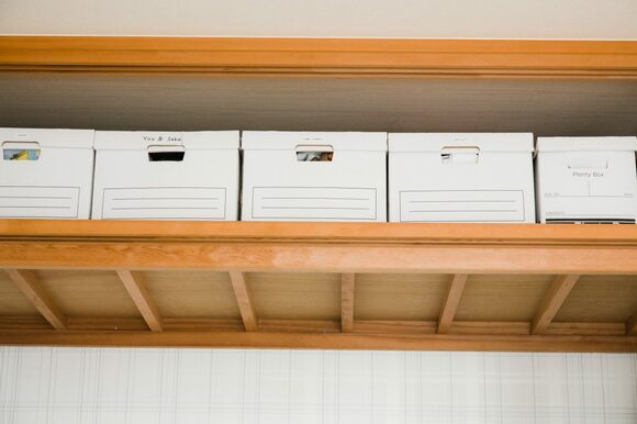 香村家では、2軍のオモチャは押し入れの天袋にジャンルごとに収納しています。