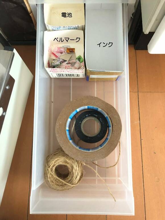 食品ストッカーを収納に利用