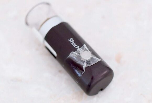 印鑑にテープでマグネットをつける