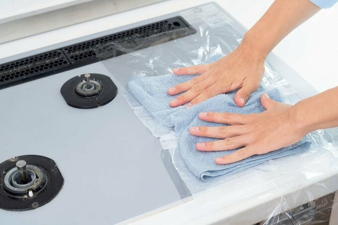 コンロにお掃除タオル