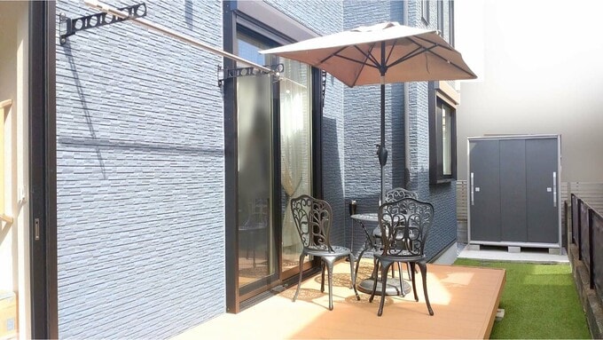 ウッドデッキのパラソル