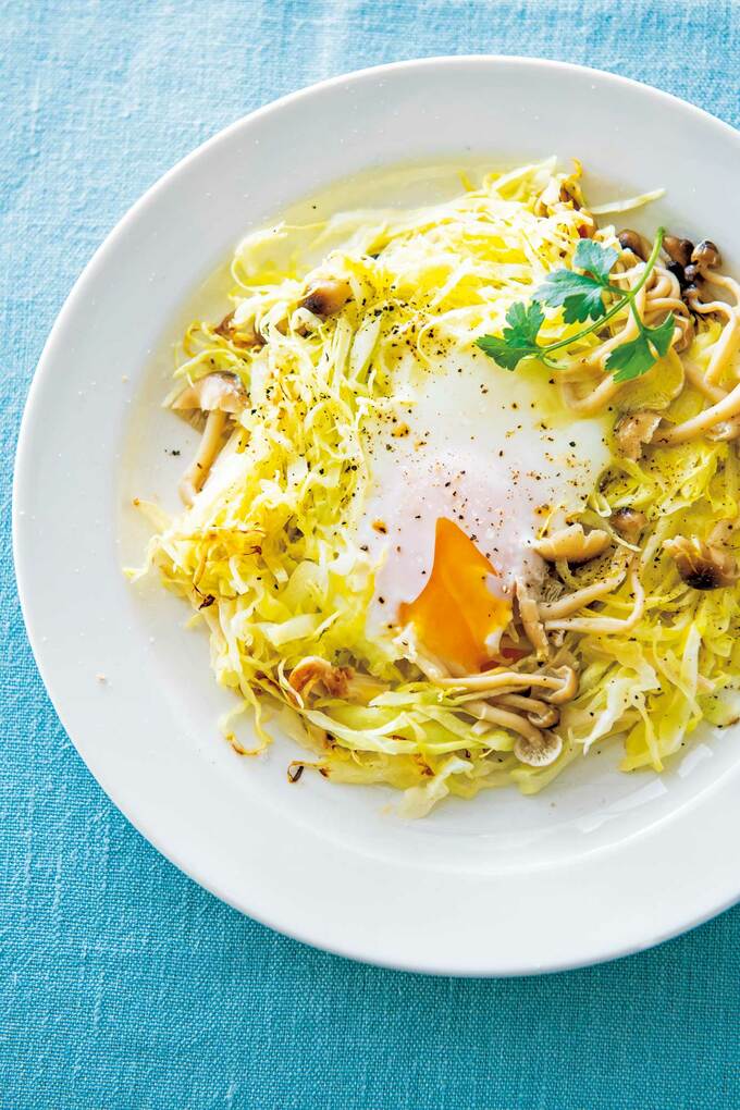 キャベツとシメジの巣ごもり卵