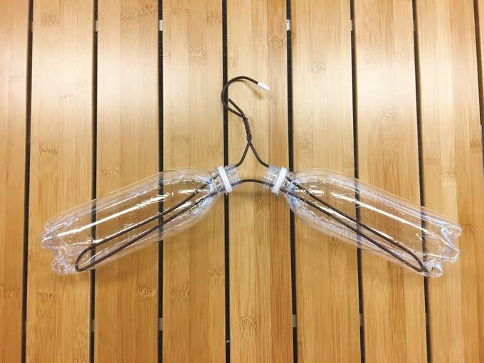 針金とからのペットボトルを用意する