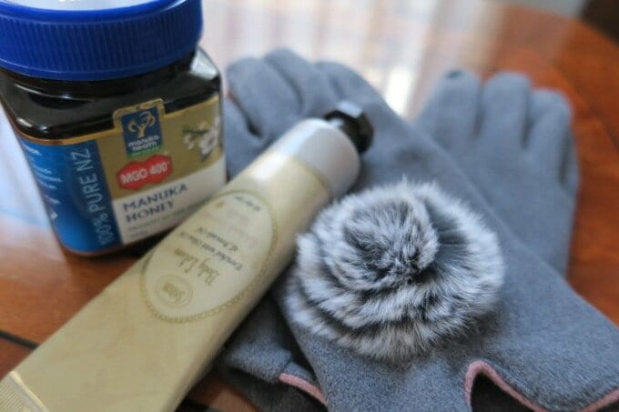 ハンドクリームと手袋