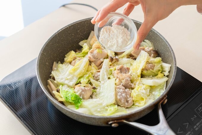 薄力粉をまぶす