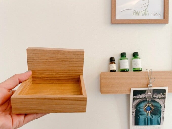 トレーを持つ様子