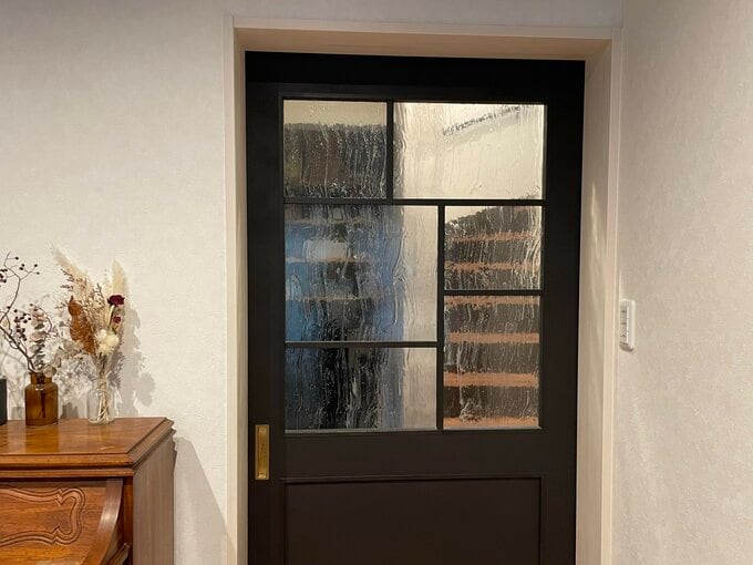 リビング出入り口の扉