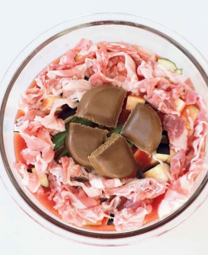 カレールウと豚肉