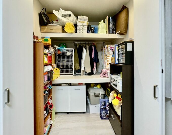 洋室の収納内